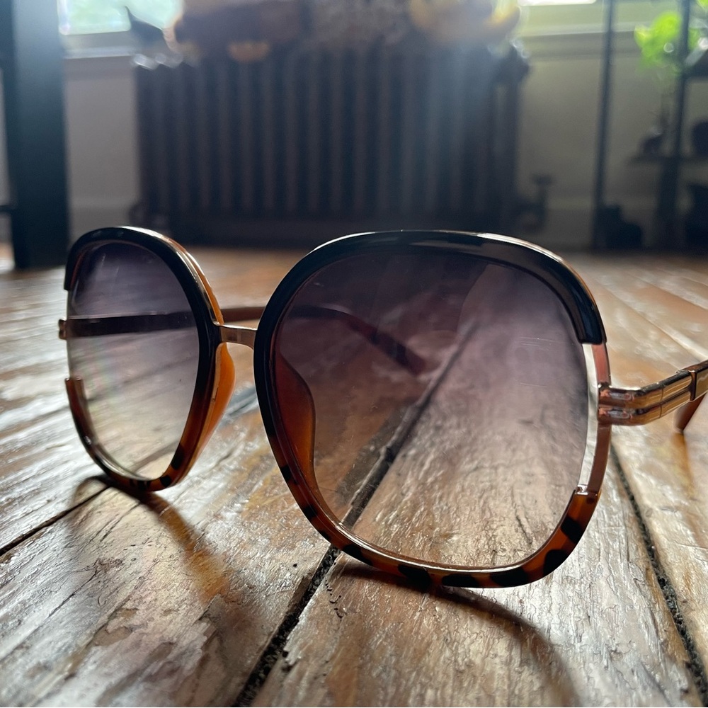 Jessica Simpson Tortoise Shell Sunglasses